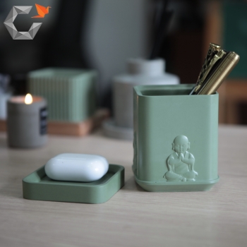 HỘP CẮM BÚT ĐA NĂNG ĐIÊU KHẮC CHÚ TIỂU OD-04