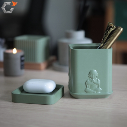 HỘP CẮM BÚT ĐA NĂNG ĐIÊU KHẮC CHÚ TIỂU OD-04